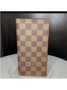 Louis Vuitton Brown Damier Textured Leather Wallet CT0947 code